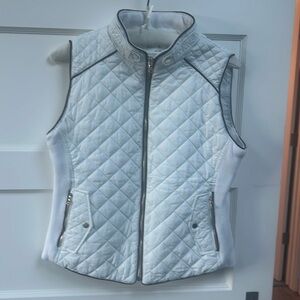Active USA quilted white vest ladies large